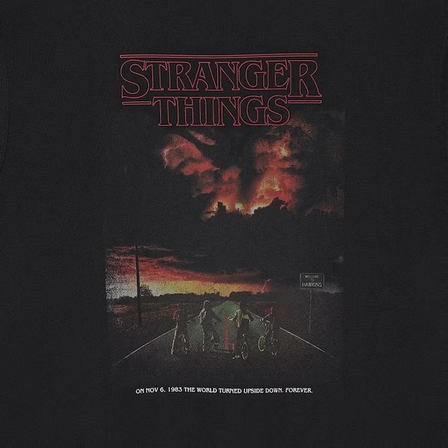 ヘビーウェイトスウェットプルオーバー(長袖) 2,490円｜GU×Netflix「ストレンジャー・シングス 未知の世界」