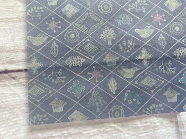 夜の森をイメージする美しい柄です