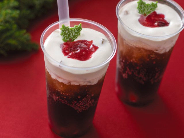 東京ディズニーシー「ディズニー・クリスマス」 カフェ・ポルトフィーノ  スパークリングドリンク(ミックスベリー＆ホイップ)