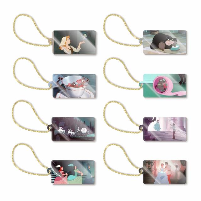 アクリルキーホルダー（ランダム8種）715円