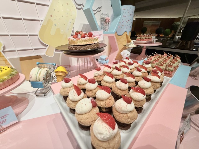 ブラウニー＆フランボワーズビターケーキのポーションサイズ