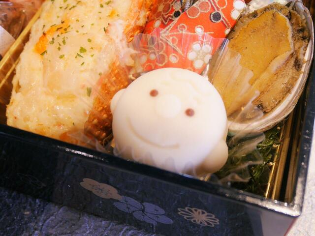 おせち・一段重「スヌーピー」｜チャーリー・ブラウンの練り切りも美味しそう