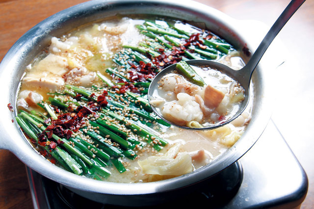 やま本（上沢）  牛もつ鍋　1人前1580円