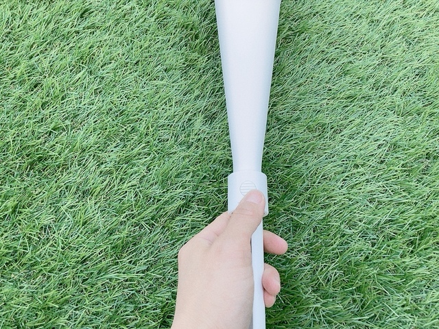 【カインズ 立つほうき】サイズ：幅9.5cm × 奥行6.5cm × 高さ65〜78cm 