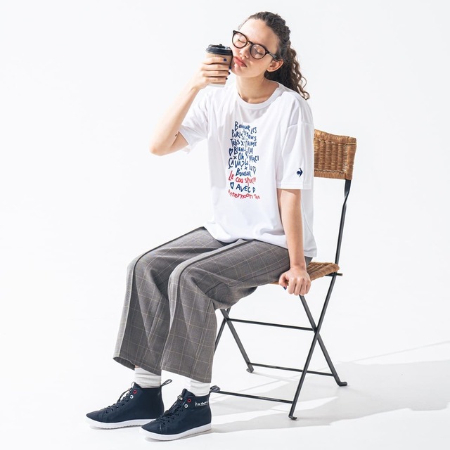 プリントTシャツ ¥5,390、シューズ ¥9,900