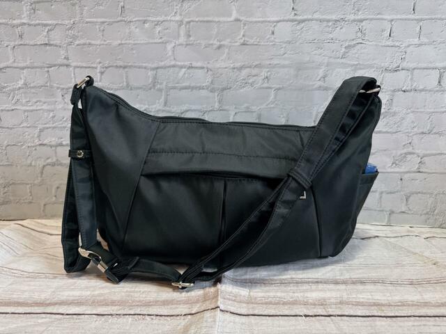 ちょっとした外出の際の荷物を収納！