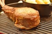 グリルされた骨付きポーク