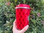 【スターバックスコーヒー　ホリデー2024ステンレスタンブラーレッド355ml】半円が連なった幾何学模様がスタイリッシュな印象