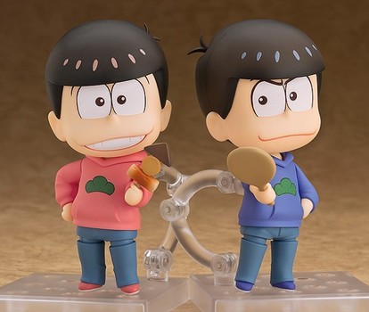 おそ松さん」おそ松とカラ松がねんどろいどに！特製おでかけポーチ寝袋