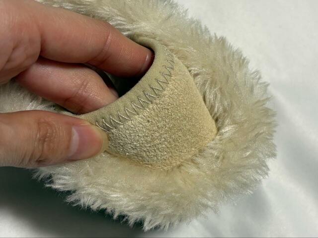 【ワークマン　レディースかかと踏めるムートン風シューズ】かかとの部分は薄めのスエード生地で、踏んでも履ける仕様。踏んでも跡がつきません◎