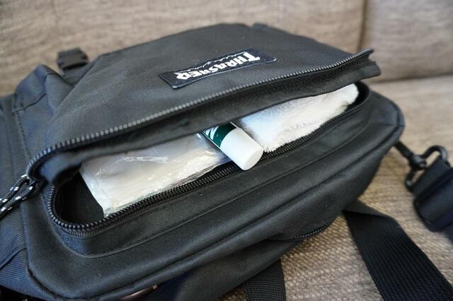 【THRASHER SHOULDER BAG BOOK special package】フロントの外ポケット