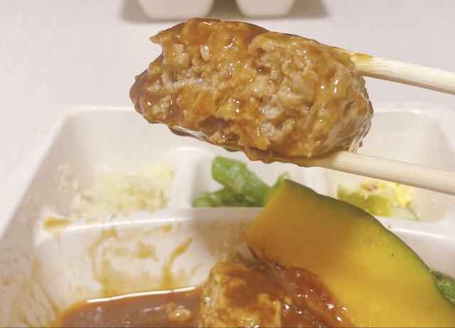 【ハンバーグと温野菜のデミ】分厚いハンバーグでジューシー！