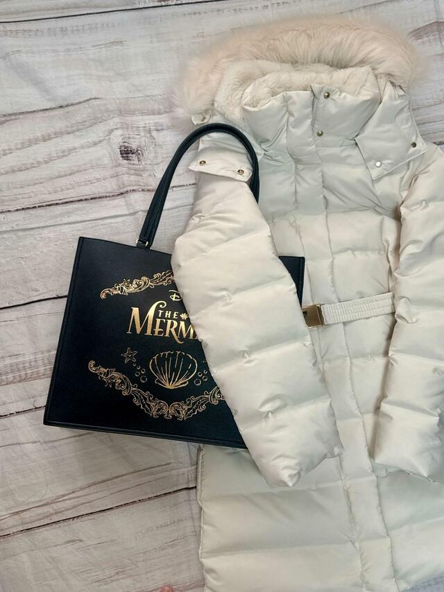 ホワイトのダウンに合わせてモノトーンコーデ♪