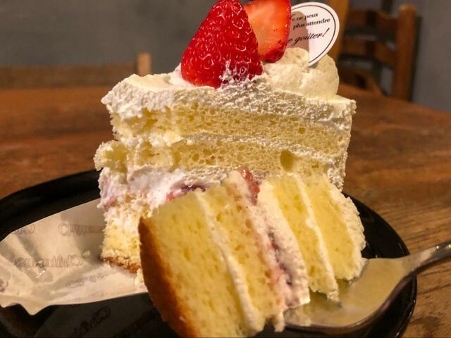 【シャトレーゼ　バニラ香る純生クリームショートケーキ】ふわふわしっとりのスポンジとふんわり香るバニラが食欲をそそります