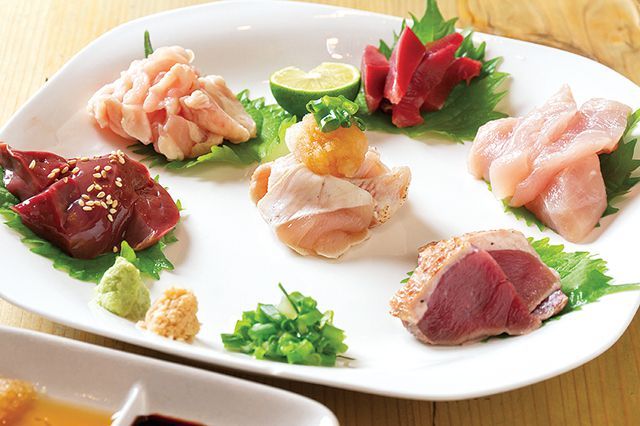 関西「鶏肉料理」の名店／鶏清（御影）　鶏さしみ全種盛合わせ 1600円