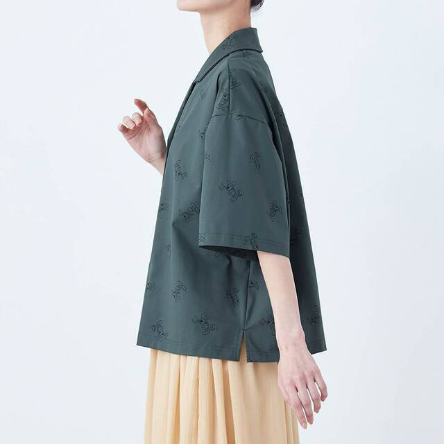 夏にうれしい機能いっぱいストレッチシャツ「ミッキーマウス」|¥5,990 (税込)