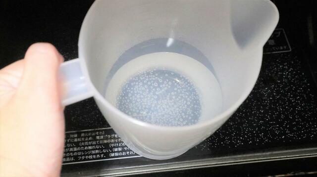 【セリア 計量カップ1000ml】レンジでチンした後。確かに底に気泡が見えます