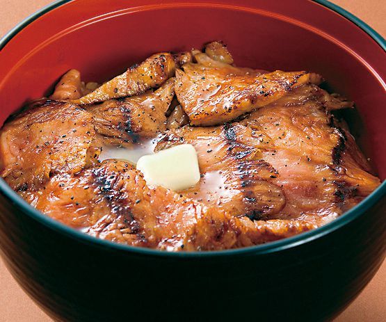 創作洋食／赤坂「赤坂 津つ井 総本店」の「ビフテキ丼」2600円