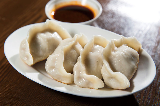 紫玉蘭　焼餃子（4個）　840円