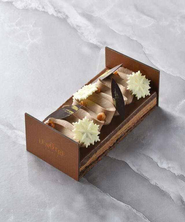 「＜ルノートル＞ブッシュ・ヴォリュト」＜6,480円（約縦9×横17×高さ3cm）※限定数 65台＞【2023 銀座三越 クリスマスケーキ】