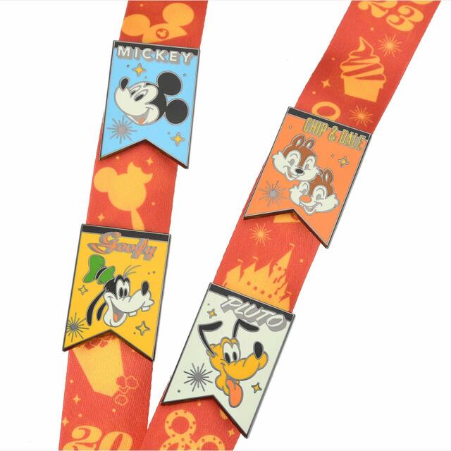 ミッキー＆フレンズ ピンバッジ ストラップ付き スターターセット DATED 2023 3,960円
