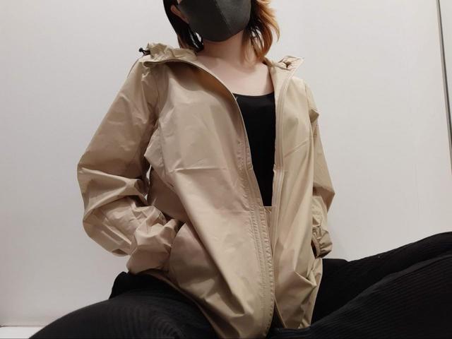 【無印良品のシェルジャケット】さらさらとした質感です