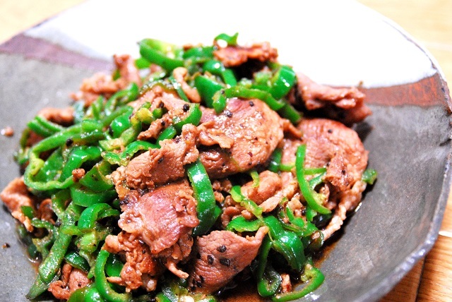 ⑥できあがり。お肉は柔らかくて、ピーマンは火が通っているのにシャキシャキした本格的な味になります。