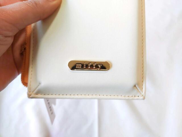 ゴールド金具が高級感あり【ニトリ】ネット限定商品「ミッフィー ショルダーポーチ」（オレンジ）3,190円（税込）