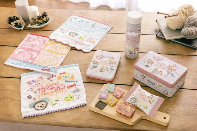 「ダッフィー&フレンズのシークレット・オブ・スノーウィーデイ」グッズ|販売店舗:東京ディズニーシー「マクダックス・デパートメントストア」|発売日:2025年11月4日(火)