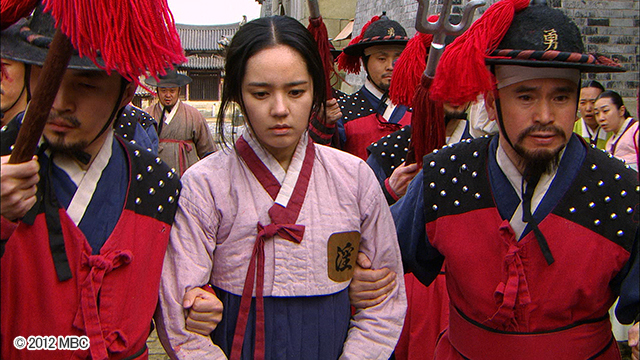 『太陽を抱く月』　© 2012 MBC