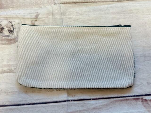 バックはコットンキャンバス調の生地