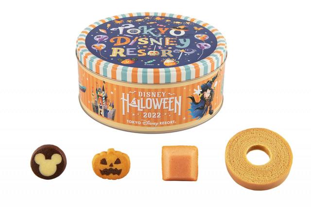 アソーテッド・スウィーツ 1,800円｜内容量：バウムクーヘン(キャラメル)4個、マドレーヌ(ストロベリー)3個、クッキー8個[チョコレート＆バター 4個、オレンジ＆チョコレート 4個]｜東京ディズニーリゾート「ディズニー・ハロウィーン」2022スペシャルグッズ