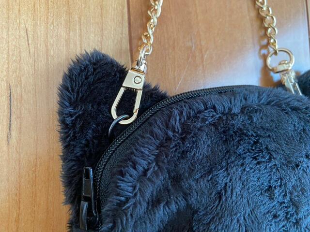 【ミートントリートポーチ(ブラック)】ゴールドチェーンは取り外し可能