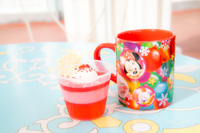 アップルゼリー＆ミックスベリームース、スーベニアカップ付き 780円