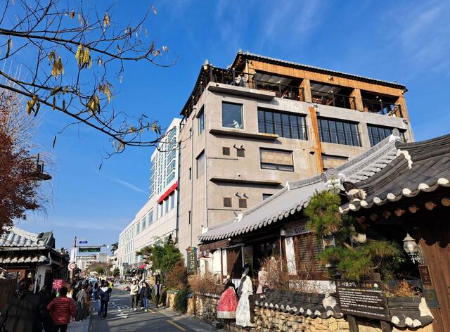 【美食と美酒の都、全州特集 vol.1】韓屋村の東端のビル4階、5階にあるカフェ「展望（チョンマン）」