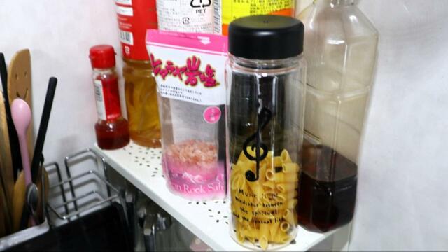 【セリア ドリンクボトル500 】もちろん食材保管にも。ショートパスタがおしゃれ見え!