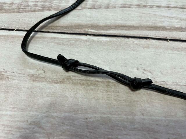 引っ張るとこんな感じに！【GLOW 2023年11月号増刊】付録「SNOOPYスヌーピーカードケース付きレザー調スマホポシェット」