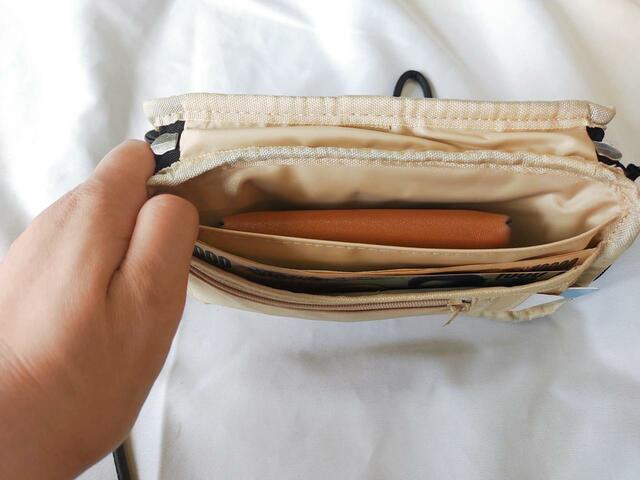 カードケースもすっぽり入る【MonoMax】10月号付録「アーバンリサーチ ドアーズのお財布機能付きスマホショルダーバッグ」