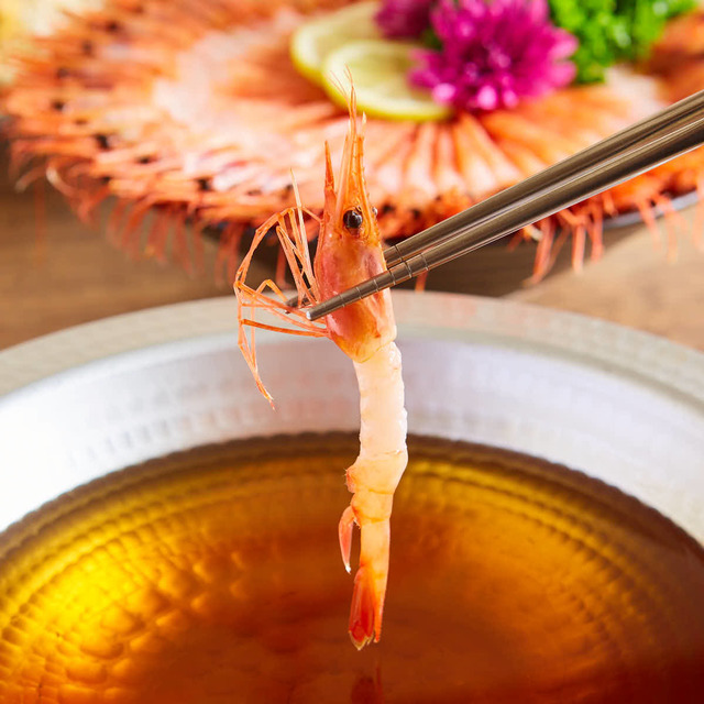スープで海老をしゃぶしゃぶ！