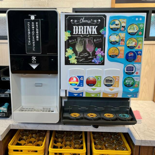 【ビッグボーイ】ドリンクバーには、ウーロン茶やオレンジジュース、炭酸飲料など幅広く揃っています。筆者のおすすめは、さっぱりした後味がやみつきになる「シトラスロワイヤルスパークリング」です
