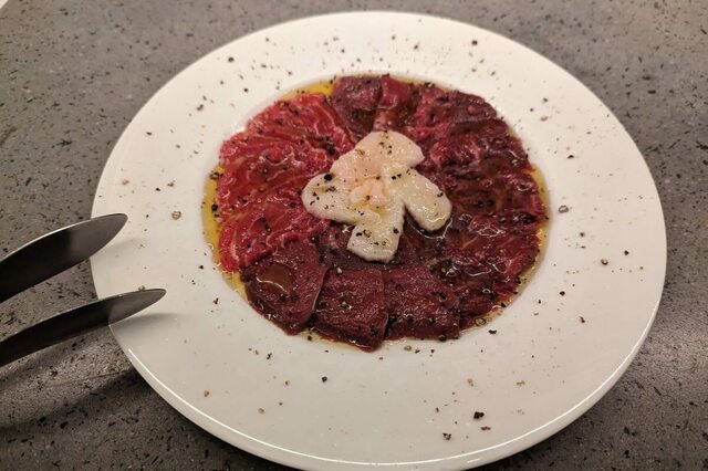 【OMO5熊本】古民家レストラン「TERRACE 」の馬刺しカルパッチョ（3,300円／税込）