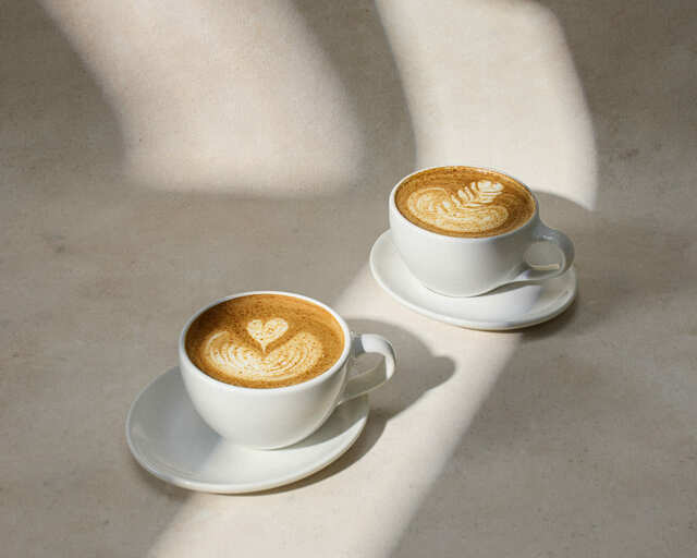 【マリメッコ×ブルーボトルコーヒー】なめらかにスチームしたミルクで描かれた美しいラテアート