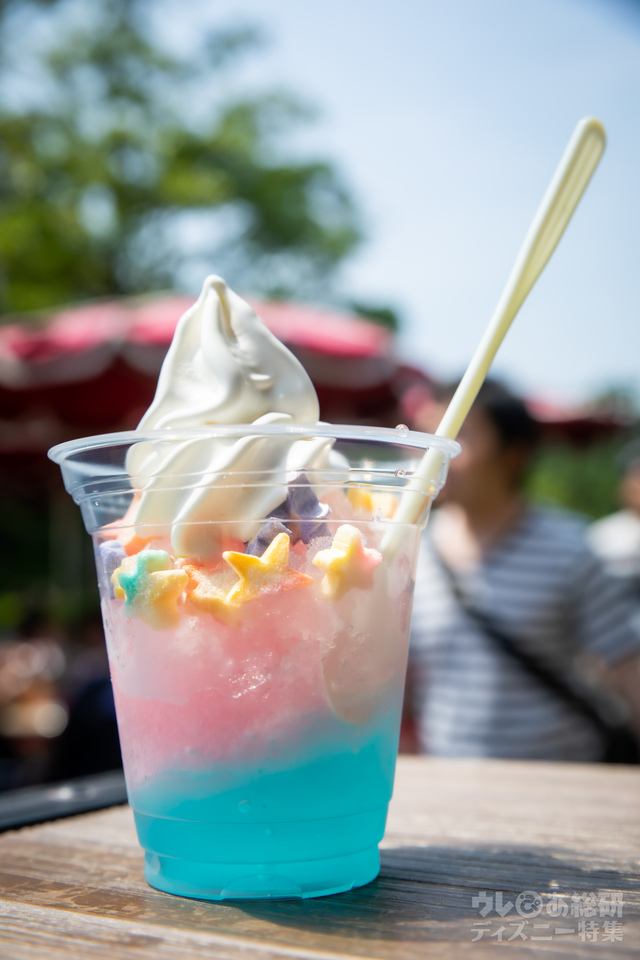 クリーム・シェイブアイス（ピーチ＆ブルーゼリー）¥550