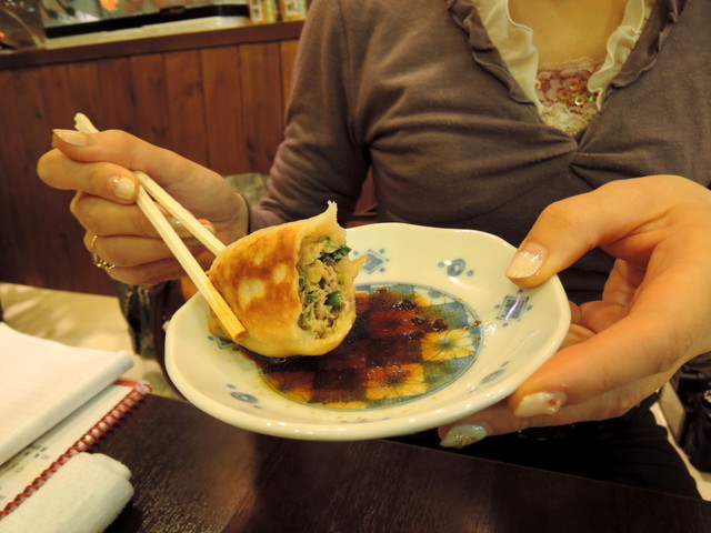 「焼き餃子（8個入：864円）」 （山東）