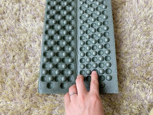 【ダイソー レジャーマット 】サイズは約40cm x 31cm