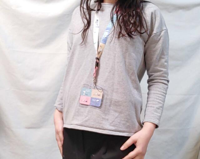 首からかけた状態