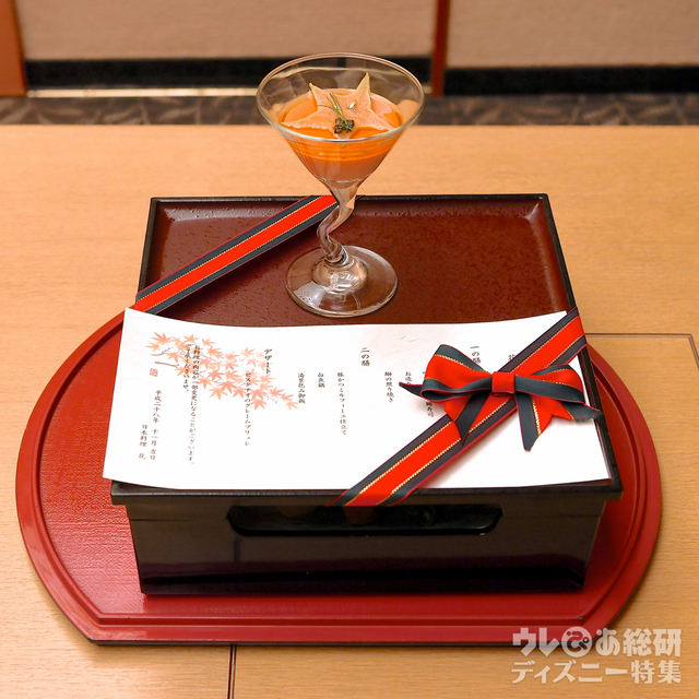 “クリスマス・ファンタジー”花絵巻｜ディズニーアンバサダーホテル「花 Hana」