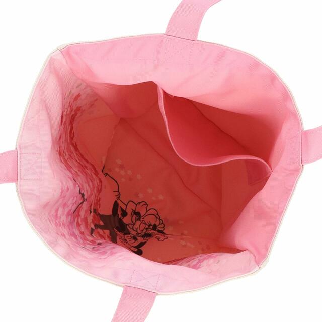 トートバッグ 2,900円｜サイズ：(本体)高さ約35×幅約33×マチ約5cm｜東京ディズニーリゾート「サクラ」モチーフグッズ｜販売店舗：東京ディズニーランド「ギャグファクトリー/ファイブ・アンド・ダイム」、東京ディズニーシー「ベッラ・ミンニ・コレクション」｜発売日：2023年2月2日（木）