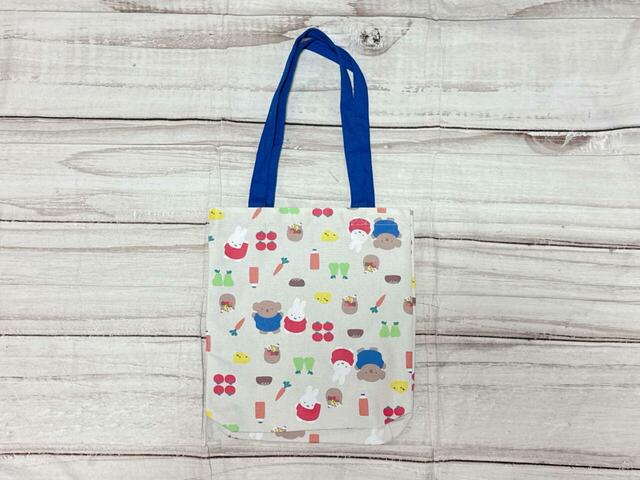 もちろん両面総柄仕様でリバーシブルで使えます