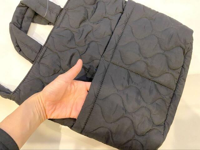 【B:MING by BEAMS キルト トート バッグ】外側には大きなポケットが2つ。並んでいるのがかわいいです♪